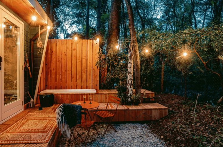 5x bijzonder overnachten deze herfst: van boshuisje tot privé-eiland