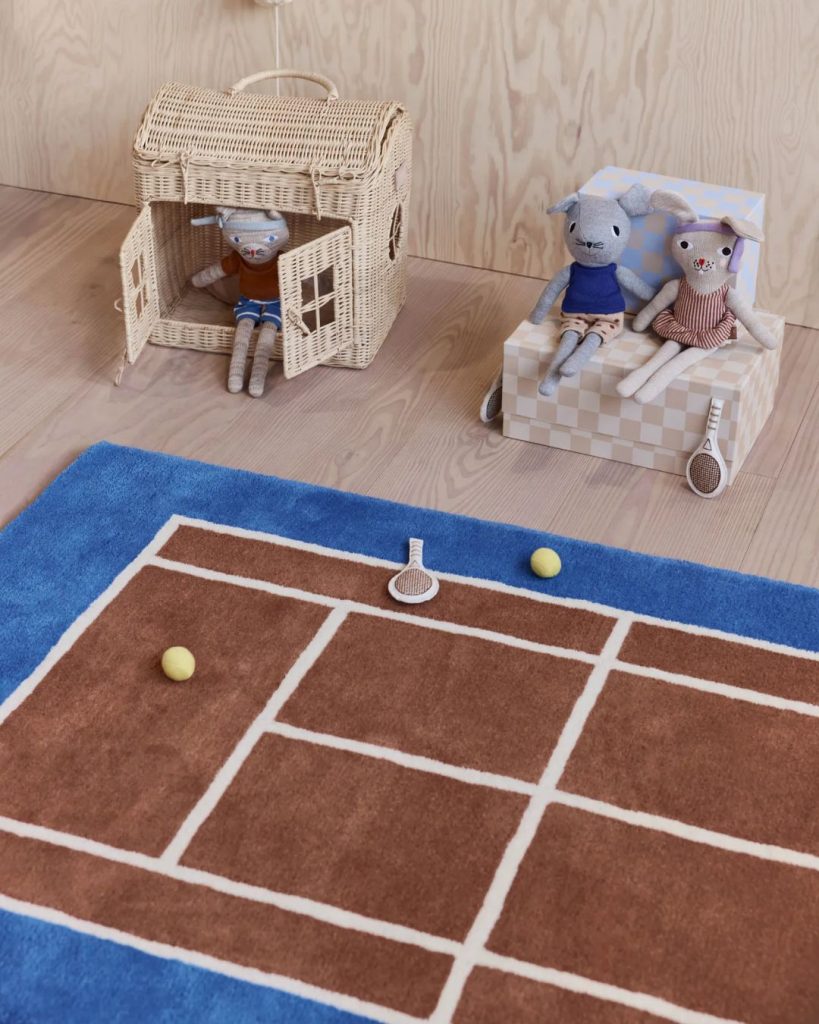 Speels vloerkleed met tennisbaan afbeelding van Nordic Nest
