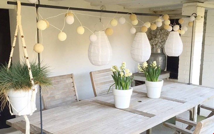 Ook sfeervol bij de tuintafel Ook sfeervol bij de tuintafel