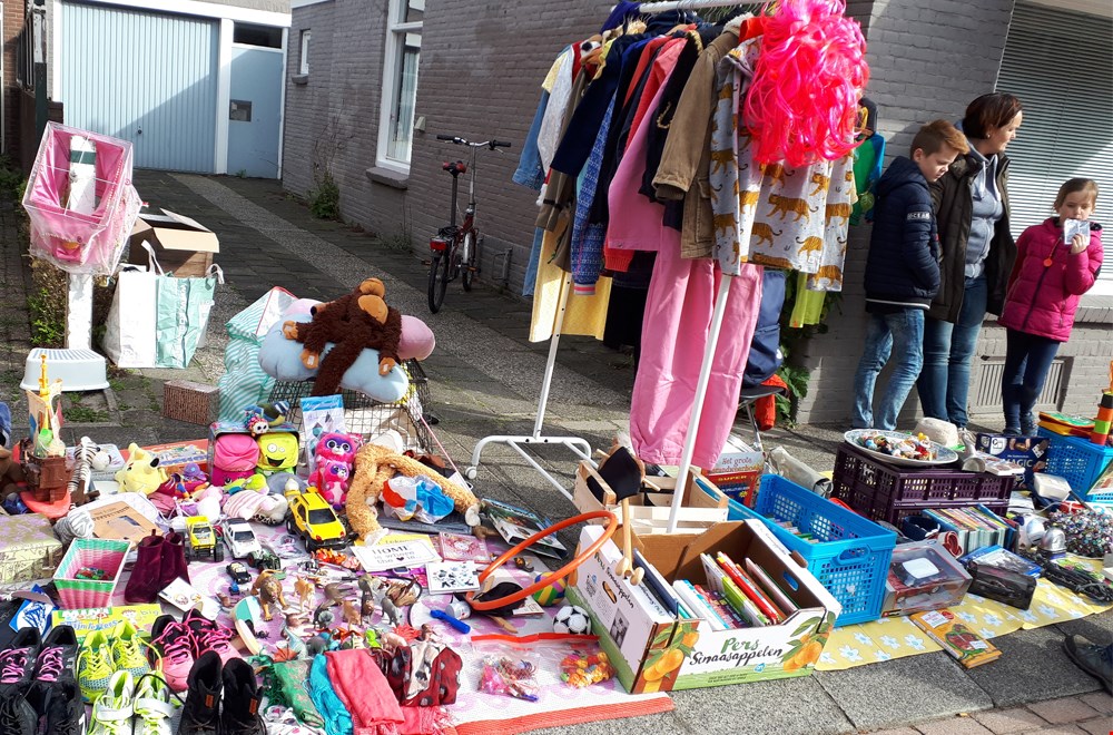 Verkoop je oude speelgoed op de vrijmarkt! Verkoop je oude speelgoed op de vrijmarkt!
