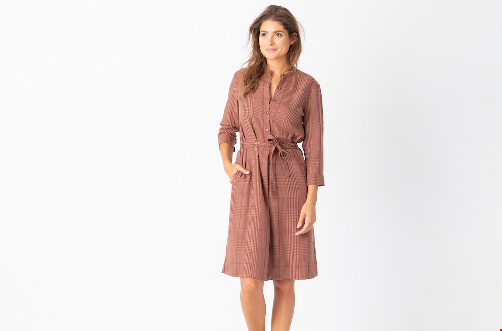Deze 'Yann Old Pink' overhemdjurk zit heerlijk comfortabel Deze 'Yann Old Pink' overhemdjurk zit heerlijk comfortabel