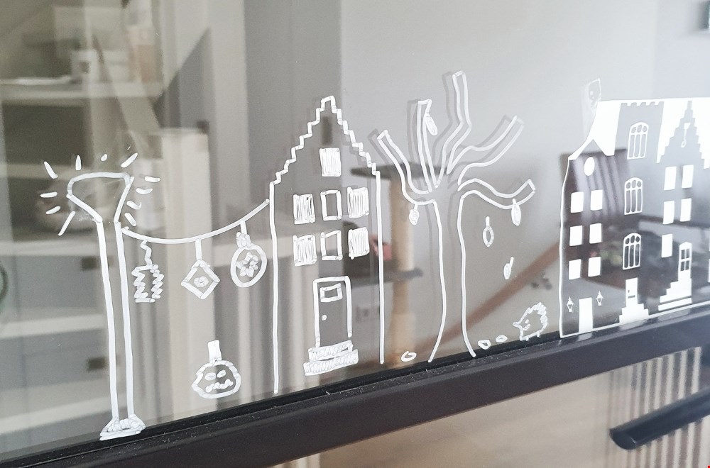 De raamstraatjes zijn leuk voor jong en oud. Heb jij al een gezellig straatje op het raam? De raamstraatjes zijn leuk voor jong en oud. Heb jij al een gezellig straatje op het raam?