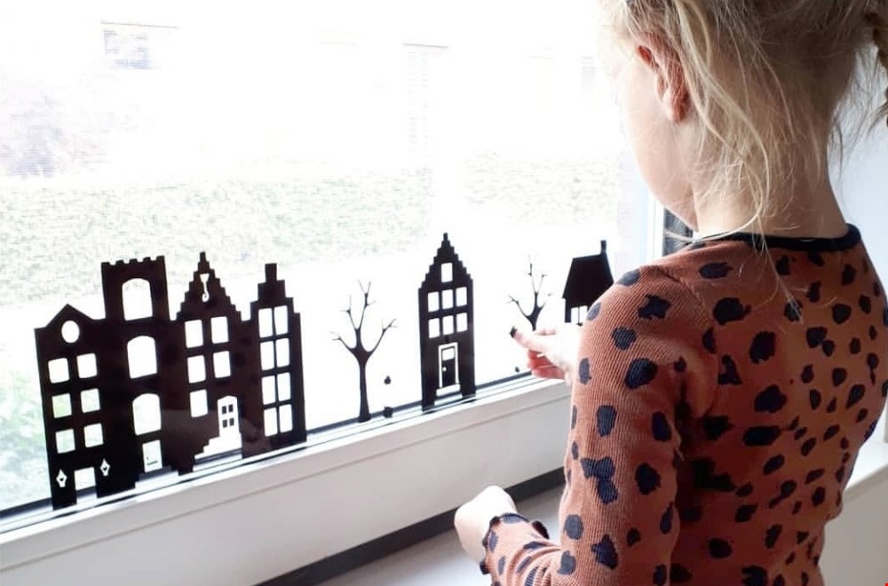 Een raamstraatje versieren is top op met kinderen te doen! Een raamstraatje versieren is top op met kinderen te doen!