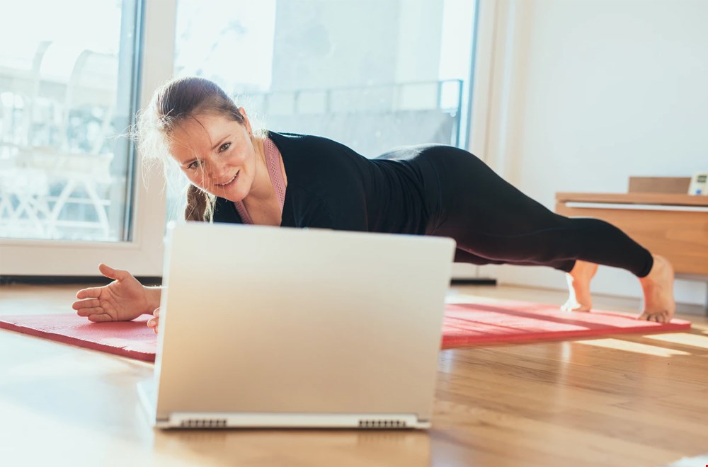 Zo planken wij dus ook, met Fit Channel op de laptop Zo planken wij dus ook, met Fit Channel op de laptop