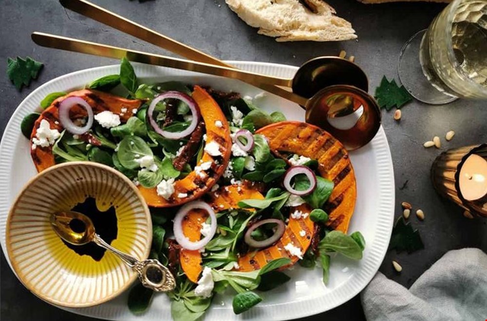 Winterse salade met geroosterde pompoen Winterse salade met geroosterde pompoen