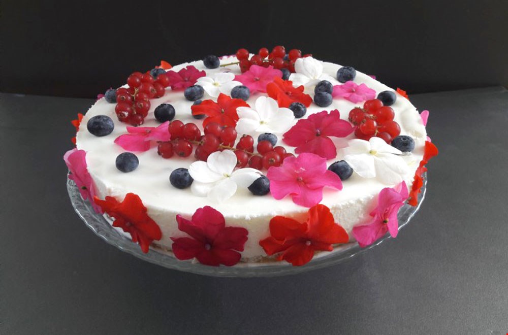 Kwarktaart met vlijtig liesje (Eetbarebloemenshop.nl) Kwarktaart met vlijtig liesje (Eetbarebloemenshop.nl)