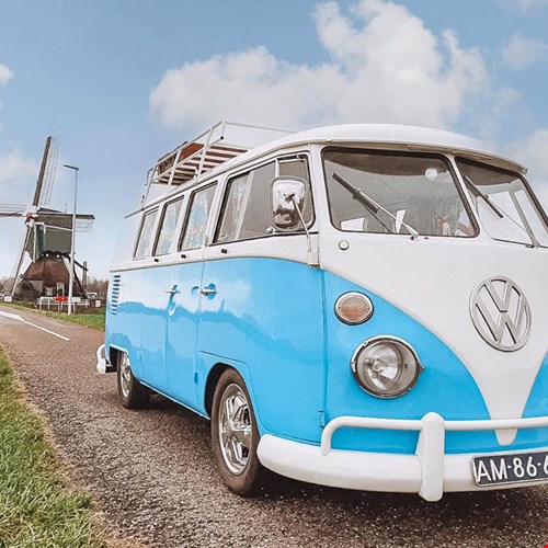 Volkswagen Mr. Blue Sky van Vintage Road Trips 