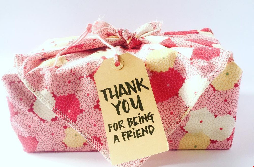 Met de Furoshiki doeken pak je je moederdag cadeau extra mooi in Met de Furoshiki doeken pak je je moederdag cadeau extra mooi in