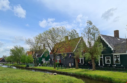 Mooie oude Zaanse huisjes op de Zaanse Schans Mooie oude Zaanse huisjes op de Zaanse Schans