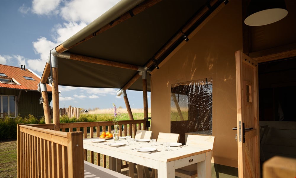 Glamping in een safari lodge van Dutchen's Erfgoedpark De Hoop in Uitgeest Glamping in een safari lodge van Dutchen's Erfgoedpark De Hoop in Uitgeest