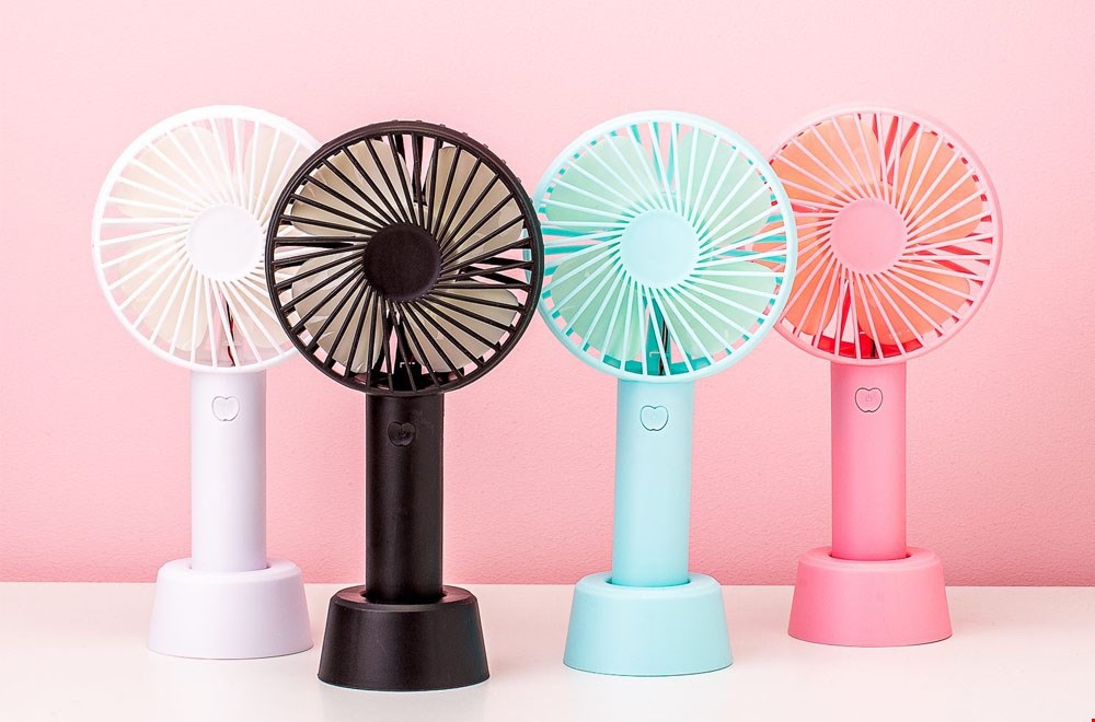 Handig voor onderweg, deze handventilator Handig voor onderweg, deze handventilator