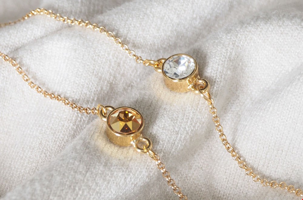 Zo mooi, die fijne glinstering die Swarovski stenen geven! Zo mooi, die fijne glinstering die Swarovski stenen geven!