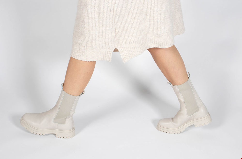 Loop zo met je witte laarzen het voorjaar in! Loop zo met je witte laarzen het voorjaar in!