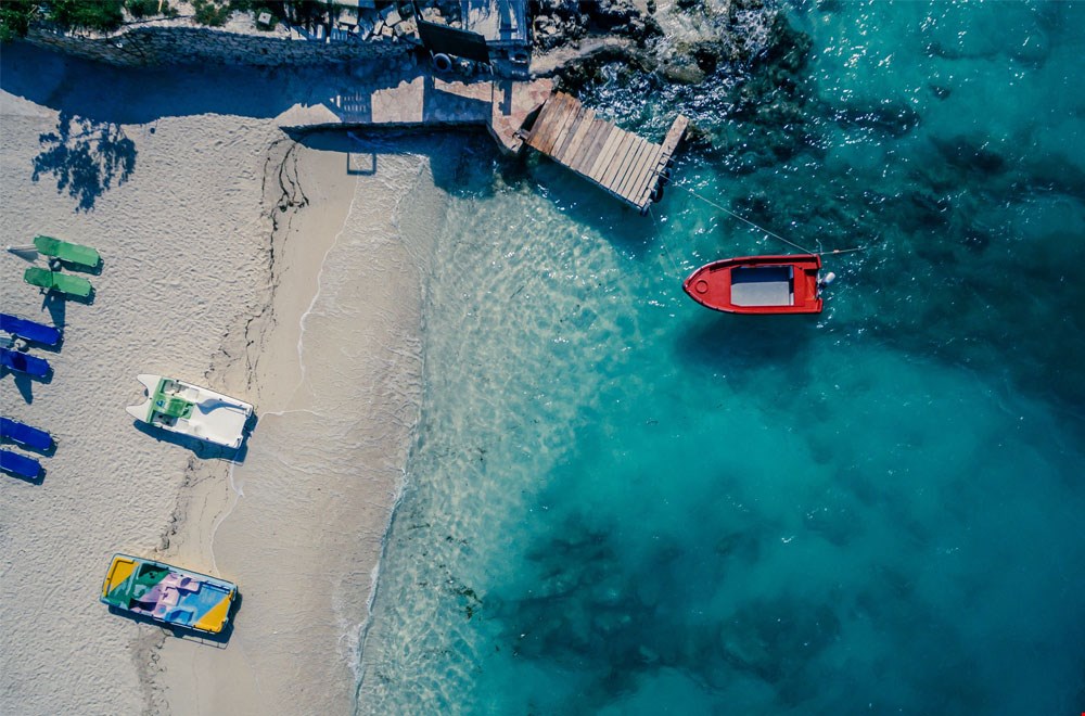 Tussen Samarandë en Butrint vind je de meest prachtige stranden Tussen Samarandë en Butrint vind je de meest prachtige stranden