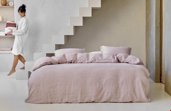 Zo mooi: streepjes beddengoed in gewassen linnen Zo mooi: streepjes beddengoed in gewassen linnen