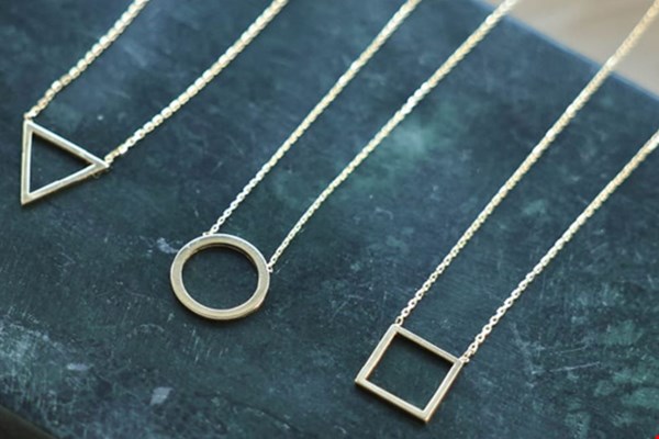 Sieraden voor dames en heren: de overeenkomsten en verschillen Sieraden voor dames en heren: de overeenkomsten en verschillen