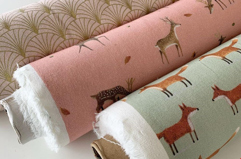 Andere gordijnen geven de kamer een hele andere uitstralling Andere gordijnen geven de kamer een hele andere uitstralling