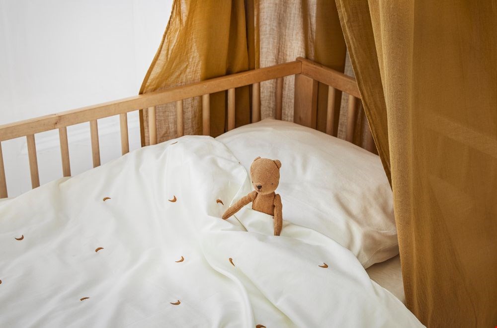 Zo mooi, die subtiel geborduurde maantjes Zo mooi, die subtiel geborduurde maantjes