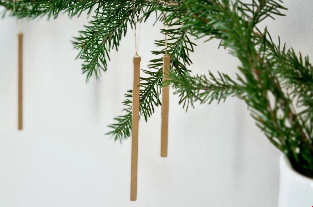 Deze messing staafjes zijn van design label Namuos uit Litouwen Deze messing staafjes zijn van design label Namuos uit Litouwen