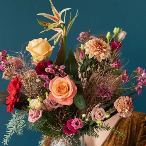 Een magisch kerstboeket van Bloompost Een magisch kerstboeket van Bloompost