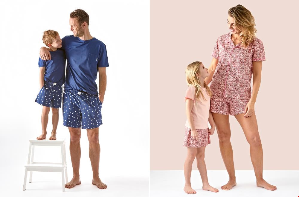 De hele familie in zachte nachtkleding De hele familie in zachte nachtkleding