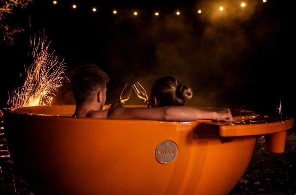 Hoe lekker is dit: badderen in je eigen buitenbad! Hoe lekker is dit: badderen in je eigen buitenbad!