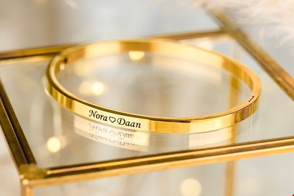 Gepersonaliseerde sieraden van KAYA Sieraden Gepersonaliseerde sieraden van KAYA Sieraden