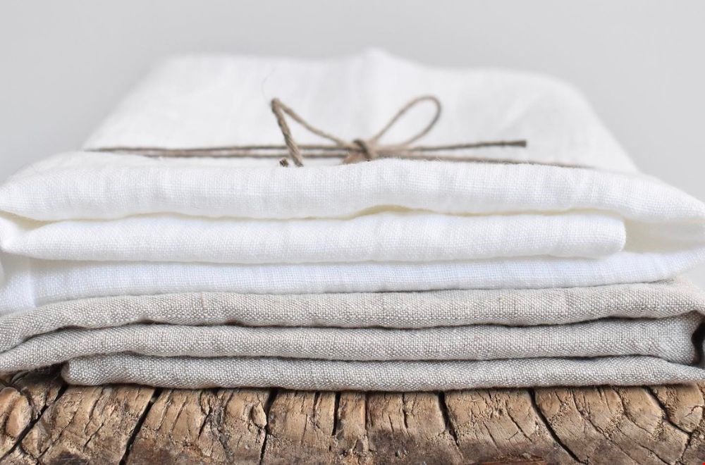 Een linnen tafelkleed is altijd een goede basis Een linnen tafelkleed is altijd een goede basis