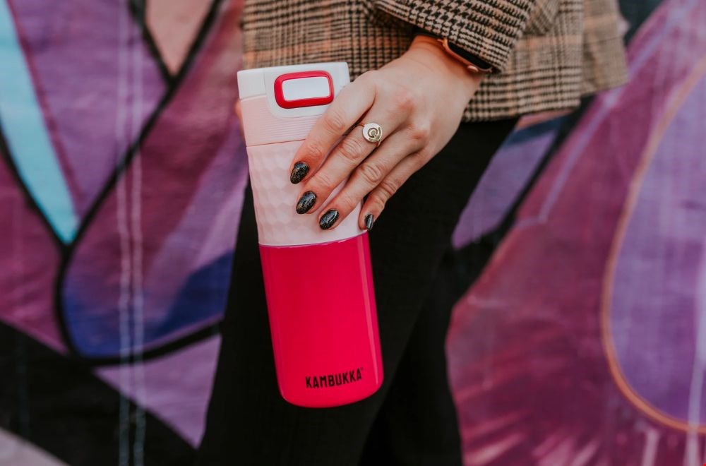 Lekker opvallend, deze knalroze Kambukka beker! Lekker opvallend, deze knalroze Kambukka beker!