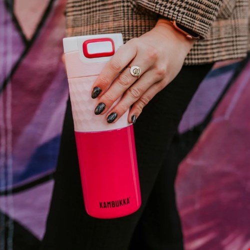 Lekker opvallend, deze knalroze Kambukka beker! Lekker opvallend, deze knalroze Kambukka beker!