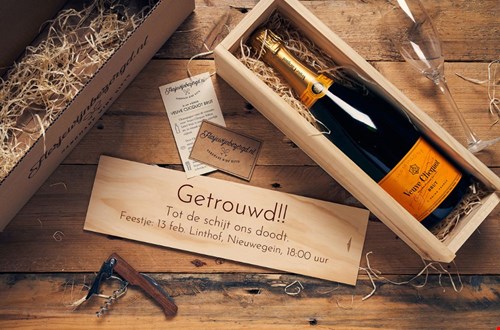 Verzin je eigen originele boodschap voor op het wijnkistje Verzin je eigen originele boodschap voor op het wijnkistje