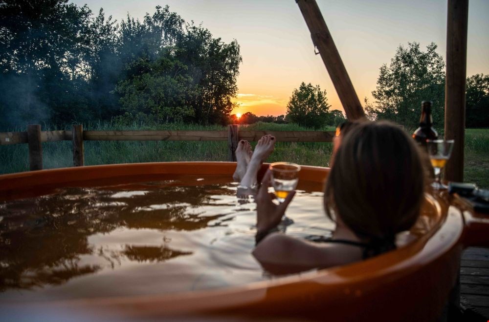 Dit is toch heerlijk, lekker in de hottub genieten van de ondergaande zon!