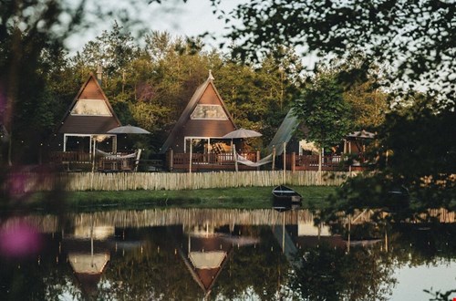 Wat een sprookjesachtige huisjes, hier bij Het Wylde Pad in Friesland! Wat een sprookjesachtige huisjes, hier bij Het Wylde Pad in Friesland!