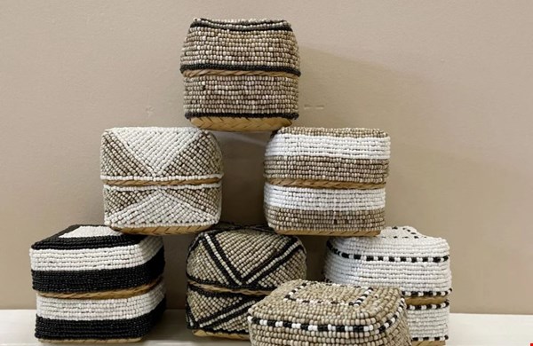 In deze kralendoosjes bewaar je je kleine badkameressentials In deze kralendoosjes bewaar je je kleine badkameressentials