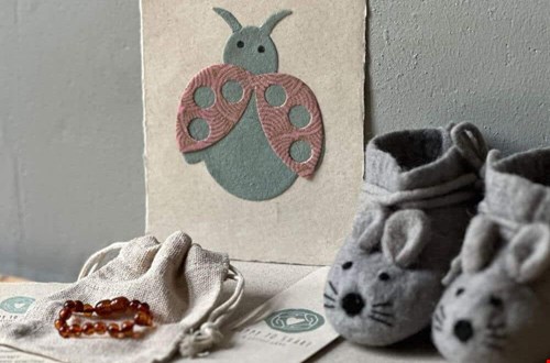 Ook voor duurzame kraamcadeaus kun je bij Happy to Share terecht Ook voor duurzame kraamcadeaus kun je bij Happy to Share terecht