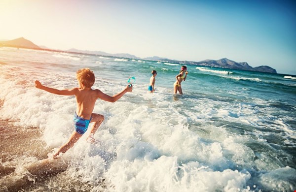 Ontdek deze 5 toffe kindvriendelijke reizen naar Griekenland en Curaçao Ontdek deze 5 toffe kindvriendelijke reizen naar Griekenland en Curaçao