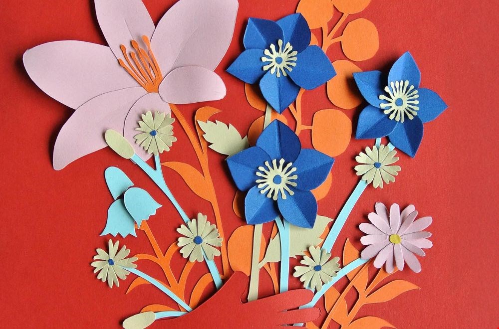 Kijk dan hoe perfect het handwerk van deze papercut flowers is!