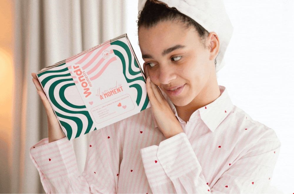 All You Need is a Moment-box met spa-producten, ideaal voor een romantische avond thuis All You Need is a Moment-box met spa-producten, ideaal voor een romantische avond thuis