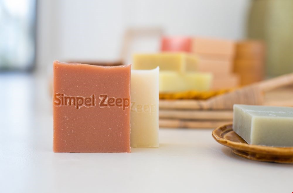 Deze Simpel Zeep en veel meer handgemaakte verzorging shop je bij Zepig. Deze Simpel Zeep en veel meer handgemaakte verzorging shop je bij Zepig.