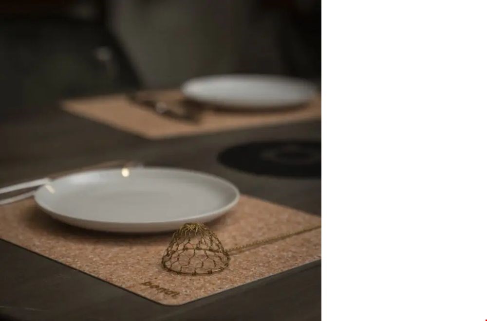 Deze placemats zijn gemaakt van restmateriaal van vinyl vloeren Deze placemats zijn gemaakt van restmateriaal van vinyl vloeren