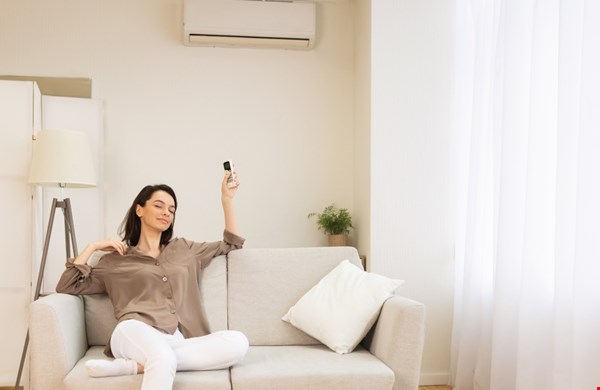 Een airco die wél mooi in je interieur past (en fluistert van comfort)