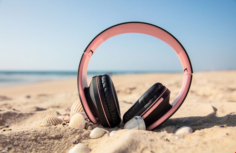 Dit wil je horen: meer dan 30 podcast- en luisterboeken voor deze zomer! Dit wil je horen: meer dan 30 podcast- en luisterboeken voor deze zomer!