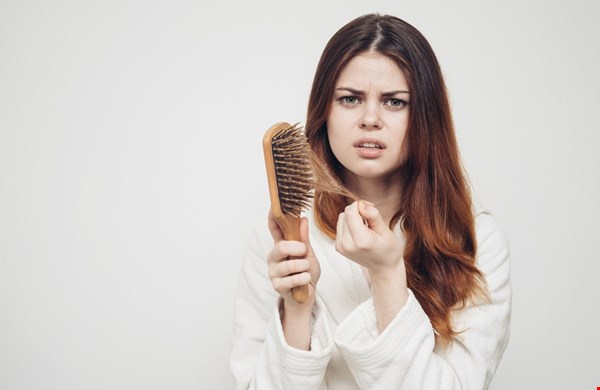 Hoe wenkbrauw- en haartransplantaties kunnen bijdragen aan het opbouwen van je zelfvertrouwen