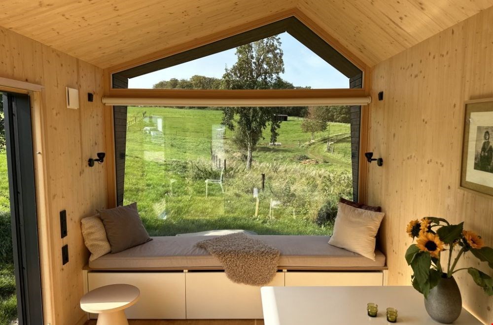 Binnen en buiten lopen bij Draussen in elkaar over. Binnen en buiten lopen bij Draussen in elkaar over.