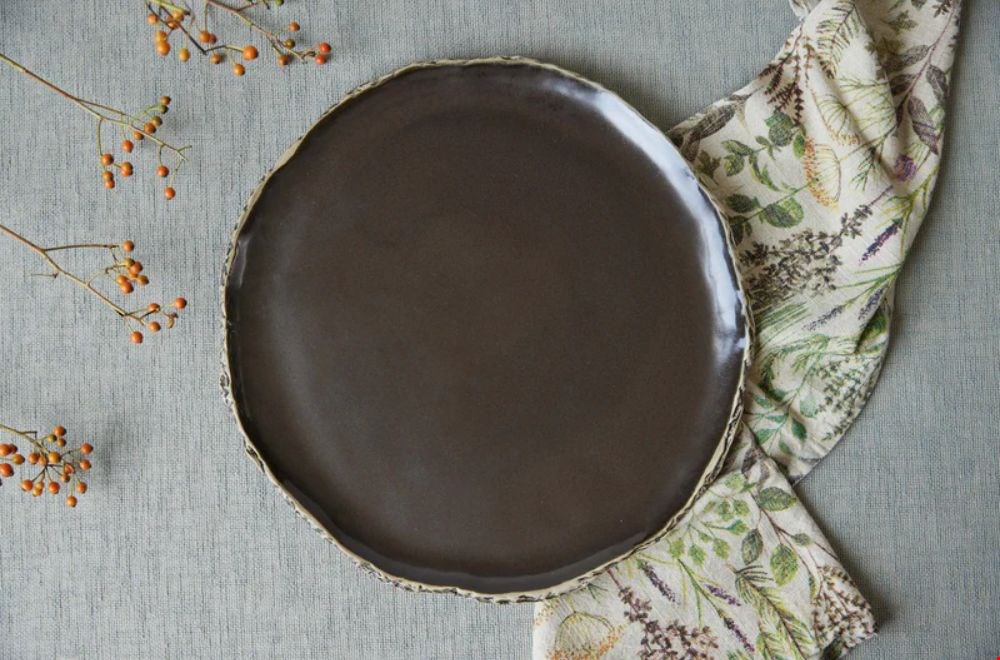 Black accents met Kari Ceramics