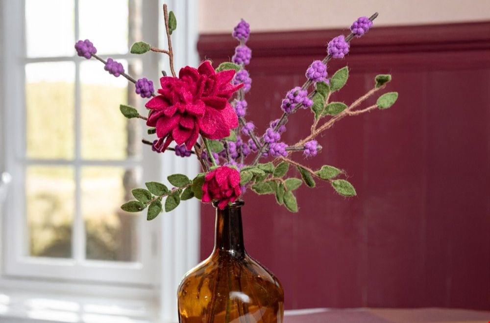 Bloemen van vilt van Sjaal met Verhaal