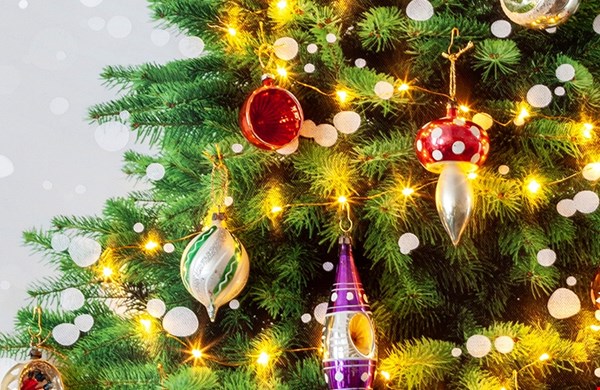 Kerstballen en lichtjes op doek