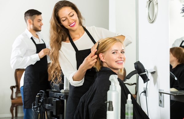 Gun jezelf de beste verzorging: waarom een vakkapper onderdeel is van echte selfcare