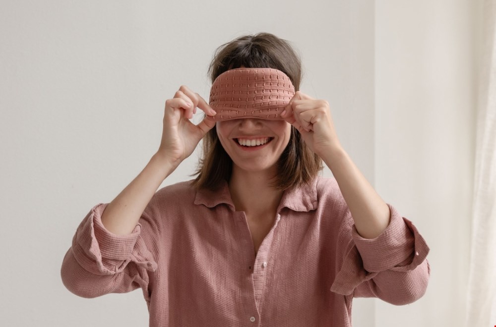 Je slaapt vaster met een slaapmasker, zoals deze mooie van Yumeko