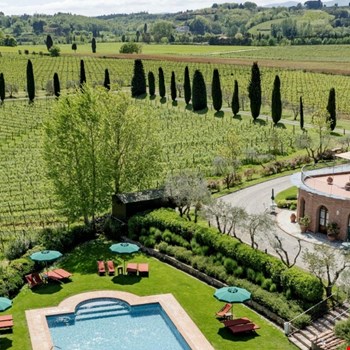 Wijngaarden en agriturismo in Toscane tijdens een wijnreis door het Chianti-gebied